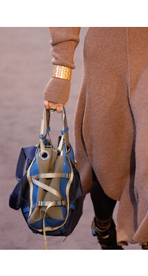 Details Chloé Fall 2018 Ready-to-Wear , Детали коллекции Хлоя осень зима 2018 , Fashion show , неделя моды в Париже , PFW , Paris Fashion Week , Mainstyles